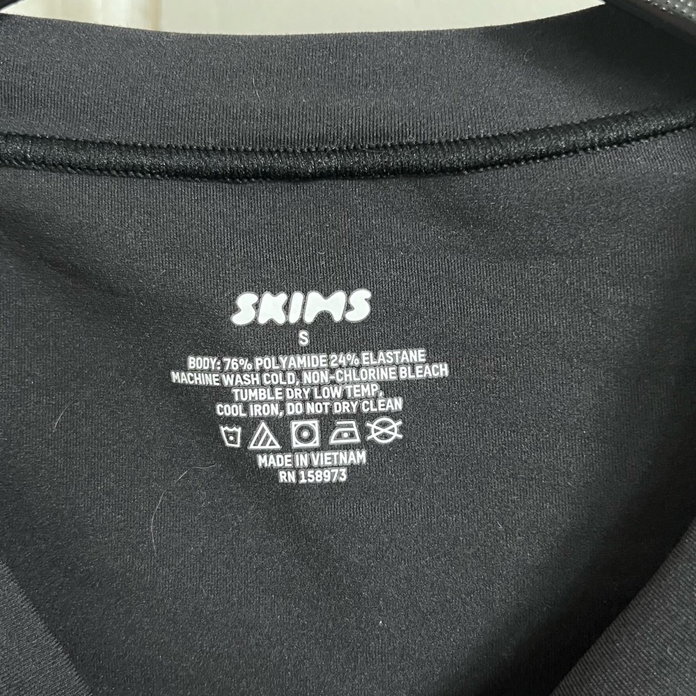 SKIMS Fits Everybody Short Sleeve Bodysuit in Onyx Size Small - Picture 4 of 6